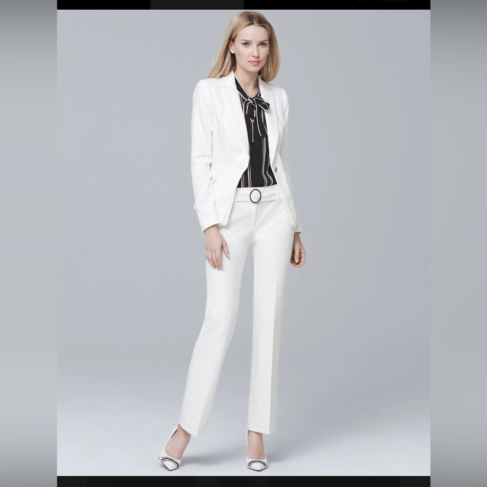 🌺White House Black market, white ankle pants size 4 🌸
